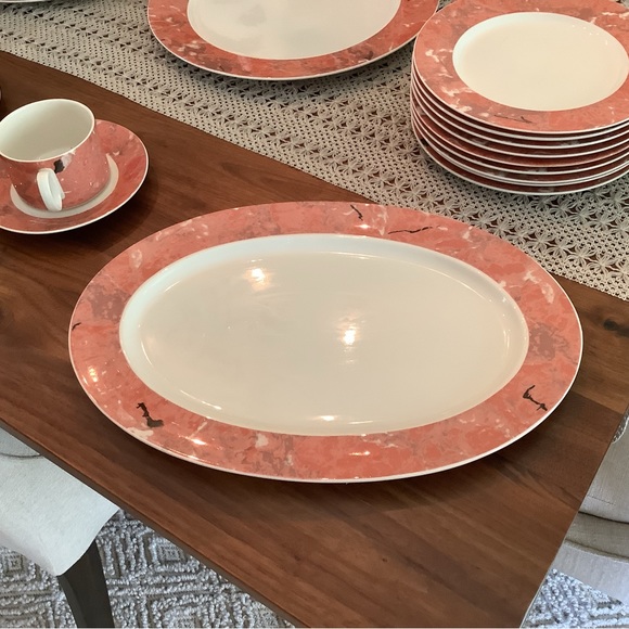 Villeroy and Boch assorted dinner pieces priced individually - Picture 10 of 13